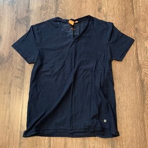 Hugo Boss t shirt (men’s medium)